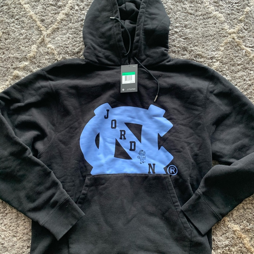NWT - Men’s Air Jordan x UNC Loose Fit Hoodie XL